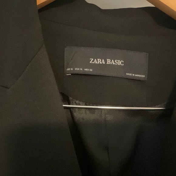 Zara. Pretty black sleeveless waistcoat with fluted hem - Picture 5 of 8